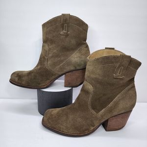 Matisse Galveston Olive Suede Booties**PRE-OWNED**